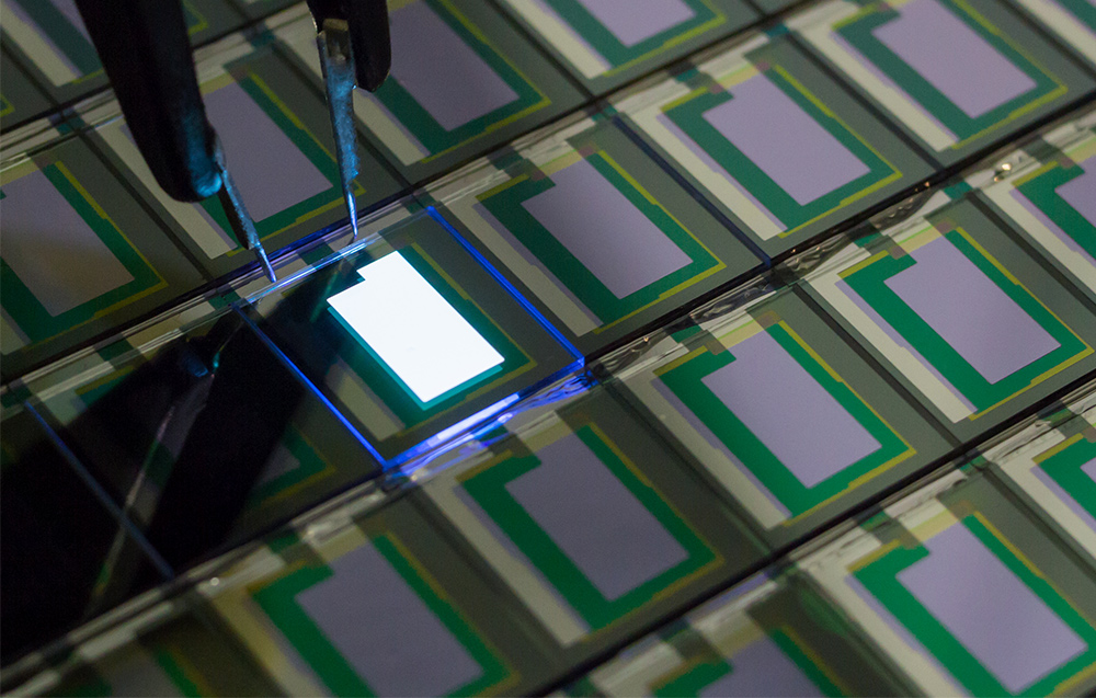 氮化(huà)镓X波段氮化(huà)镓放(fàng)大(dà)器(qì)和(hé)阻塞轉換器(qì)的(de)新進展